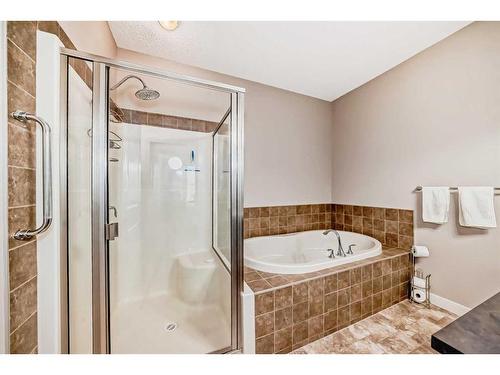 117-205 Sunset Drive, Cochrane, AB - Indoor Photo Showing Bathroom