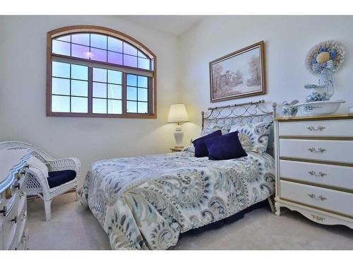 72 Hamptons Drive Nw, Calgary, AB - Indoor Photo Showing Bedroom