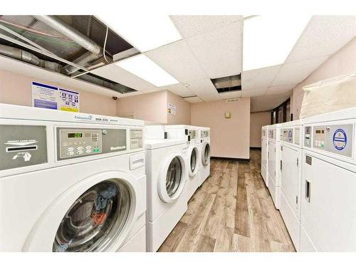 1502-4944 Dalton Drive Nw, Calgary, AB - Indoor Photo Showing Laundry Room