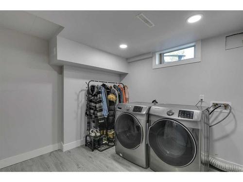 824 Avonlea Place Se, Calgary, AB - Indoor Photo Showing Laundry Room
