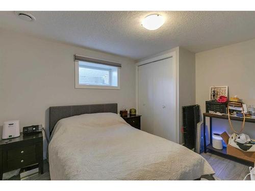 824 Avonlea Place Se, Calgary, AB - Indoor Photo Showing Bedroom