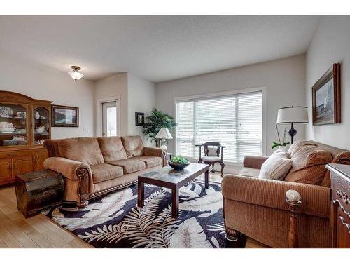 50-173 Austin Drive, Red Deer, AB - Indoor Photo Showing Living Room