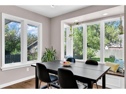 1703 31 Street Sw, Calgary, AB - Indoor Photo Showing Dining Room