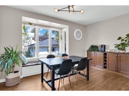 1703 31 Street Sw, Calgary, AB - Indoor Photo Showing Dining Room