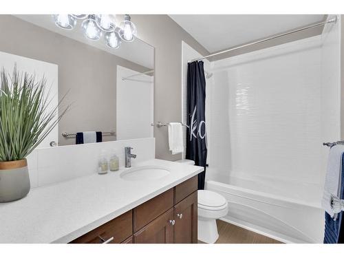1703 31 Street Sw, Calgary, AB - Indoor Photo Showing Bathroom