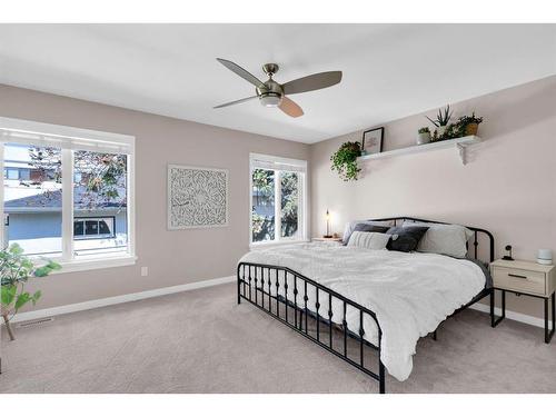 1703 31 Street Sw, Calgary, AB - Indoor Photo Showing Bedroom