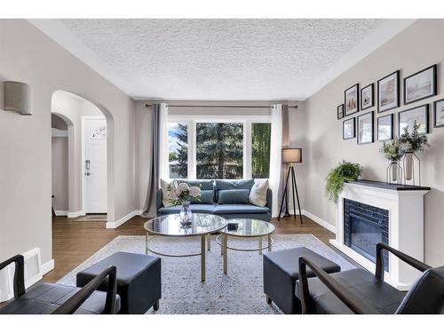 1703 31 Street Sw, Calgary, AB - Indoor Photo Showing Living Room With Fireplace