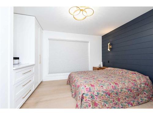 2 Prestwick Rise Se, Calgary, AB - Indoor Photo Showing Bedroom