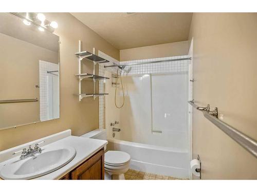 120 Ventura Way Ne, Calgary, AB - Indoor Photo Showing Bathroom