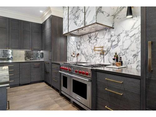 2915 Wolfe Street Sw, Calgary, AB - Indoor Photo Showing Kitchen With Upgraded Kitchen
