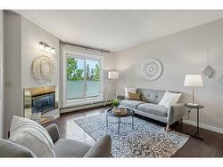 33-2600 Edenwold Heights NW Calgary, AB T3A 3Y5