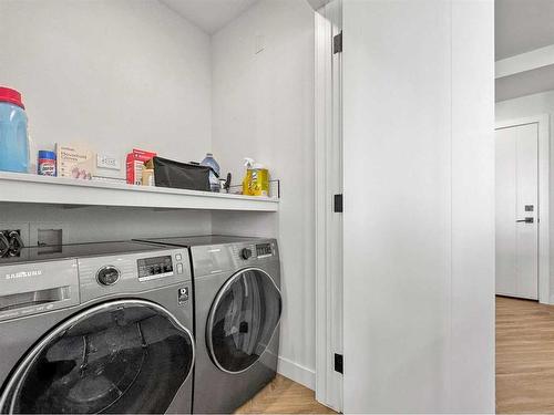 711-8505 Broadcast Avenue Sw, Calgary, AB - Indoor Photo Showing Laundry Room
