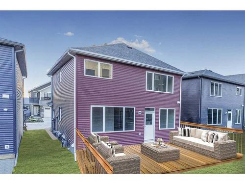 203 Lucas Close Nw, Calgary, AB - Outdoor