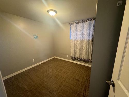 5615 Thorndale Place Nw, Calgary, AB - Indoor Photo Showing Other Room