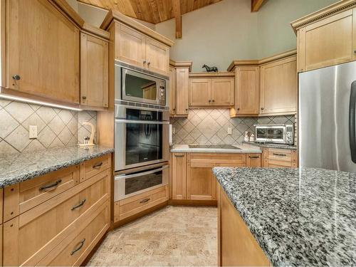 30031 Highway 507 East, Rural Pincher Creek No. 9, M.D. Of, AB - Indoor Photo Showing Kitchen With Upgraded Kitchen
