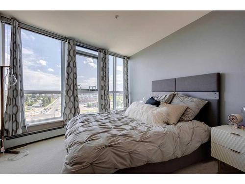 802-99 Spruce Place Sw, Calgary, AB - Indoor Photo Showing Bedroom