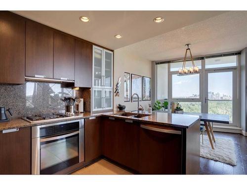 802-99 Spruce Place Sw, Calgary, AB - Indoor Photo Showing Kitchen With Double Sink With Upgraded Kitchen