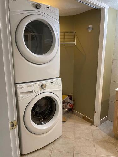 3128 39 Street Sw, Calgary, AB - Indoor Photo Showing Laundry Room