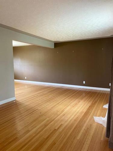 3128 39 Street Sw, Calgary, AB - Indoor Photo Showing Other Room