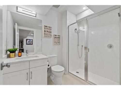 12320 Lake Moraine Rise Se, Calgary, AB - Indoor Photo Showing Bathroom