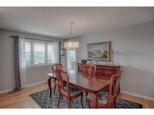 323 Silver Valley Boulevard Nw, Calgary, AB - Indoor Photo Showing Dining Room