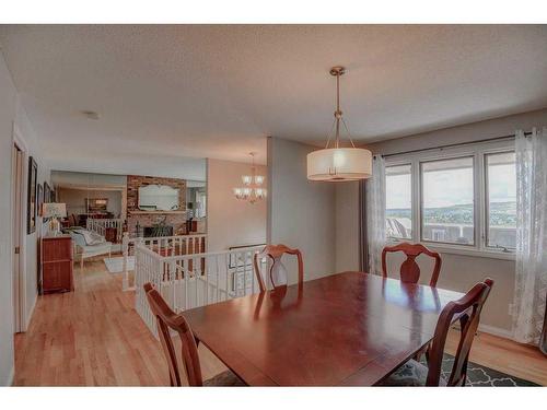 323 Silver Valley Boulevard Nw, Calgary, AB - Indoor Photo Showing Kitchen