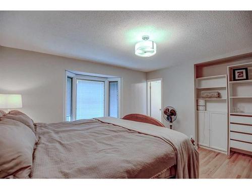 323 Silver Valley Boulevard Nw, Calgary, AB - Indoor Photo Showing Bathroom