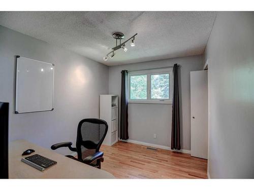 323 Silver Valley Boulevard Nw, Calgary, AB - Indoor Photo Showing Office