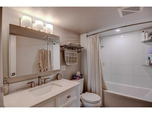 323 Silver Valley Boulevard Nw, Calgary, AB - Indoor Photo Showing Laundry Room