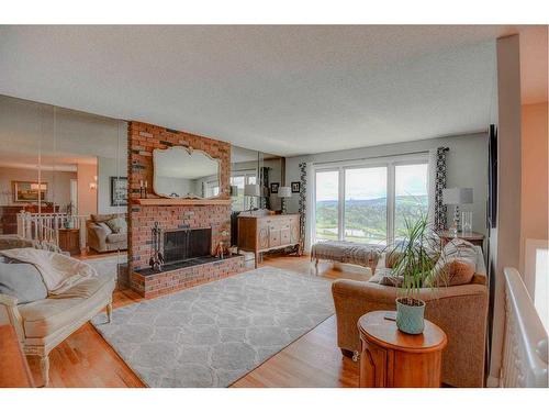 323 Silver Valley Boulevard Nw, Calgary, AB - Indoor Photo Showing Living Room