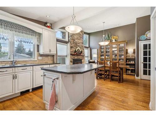 12 Lake Newell Green Se, Calgary, AB - Indoor Photo Showing Kitchen