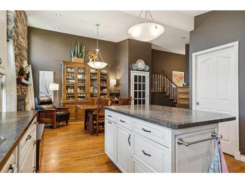 12 Lake Newell Green Se, Calgary, AB - Indoor Photo Showing Kitchen