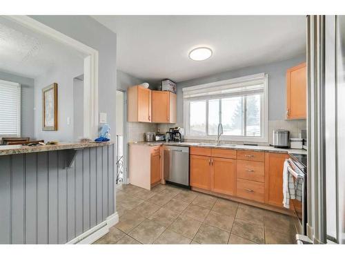 911 31 Avenue Nw, Calgary, AB - Indoor Photo Showing Kitchen With Stainless Steel Kitchen