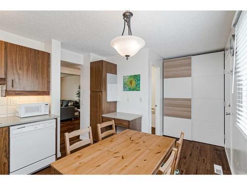 119 Erin Mount Crescent Se, Calgary, AB - Indoor Photo Showing Kitchen