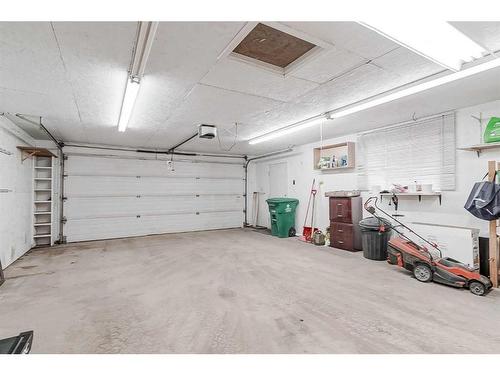 119 Erin Mount Crescent Se, Calgary, AB - Indoor Photo Showing Garage