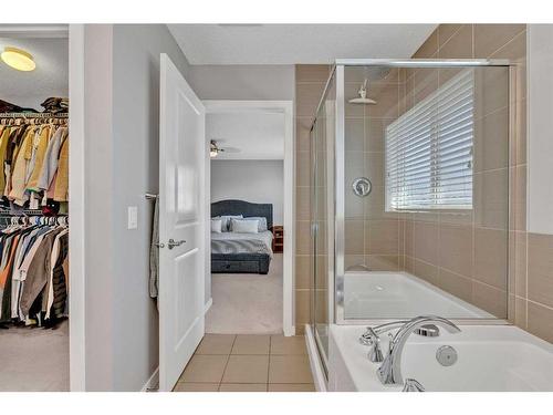 23 Evansridge Crescent Nw, Calgary, AB - Indoor Photo Showing Bathroom