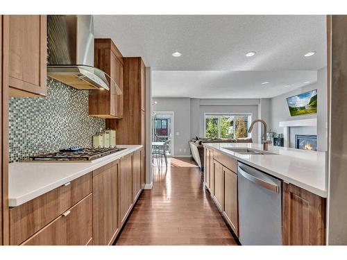 23 Evansridge Crescent Nw, Calgary, AB - Indoor Photo Showing Kitchen With Upgraded Kitchen