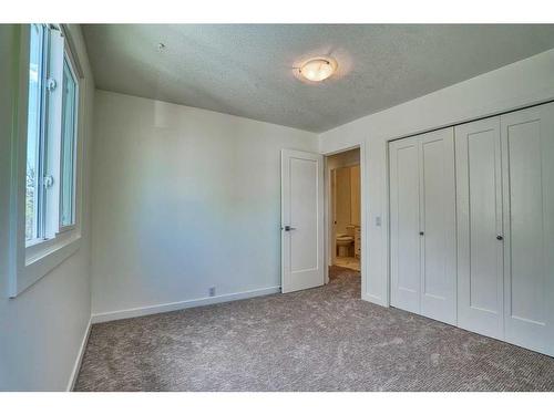 99 Strandell Crescent Sw, Calgary, AB - Indoor Photo Showing Other Room