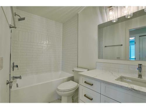 99 Strandell Crescent Sw, Calgary, AB - Indoor Photo Showing Bathroom