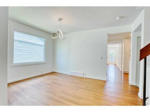 99 Strandell Crescent Sw, Calgary, AB - Indoor Photo Showing Other Room