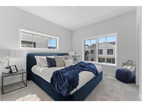 215 Les Jardins Park Se, Calgary, AB - Indoor Photo Showing Bedroom