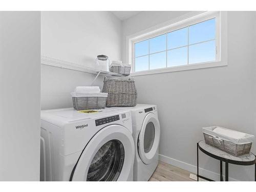 215 Les Jardins Park Se, Calgary, AB - Indoor Photo Showing Laundry Room