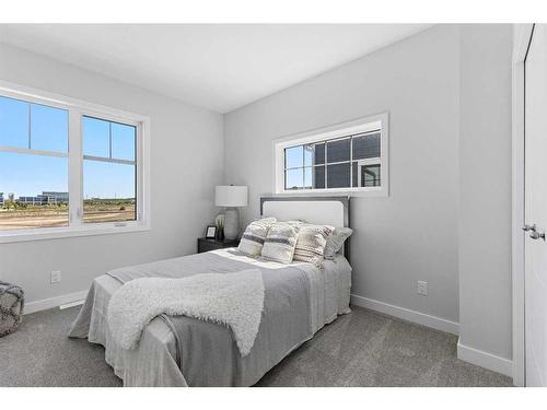 215 Les Jardins Park Se, Calgary, AB - Indoor Photo Showing Bedroom