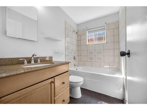 4419 58 Street Ne, Calgary, AB - Indoor Photo Showing Bathroom