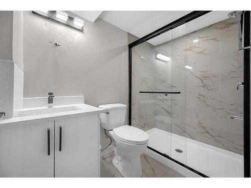 4419 58 Street Ne, Calgary, AB - Indoor Photo Showing Bathroom