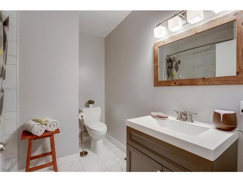 5155 Viceroy Drive Nw, Calgary, AB - Indoor Photo Showing Bathroom