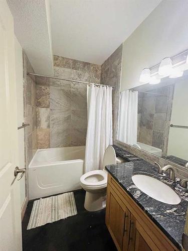 2323 22 Avenue Sw, Calgary, AB - Indoor Photo Showing Bathroom