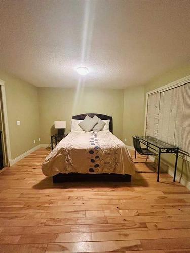 2323 22 Avenue Sw, Calgary, AB - Indoor Photo Showing Bedroom