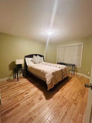 2323 22 Avenue Sw, Calgary, AB - Indoor Photo Showing Bedroom