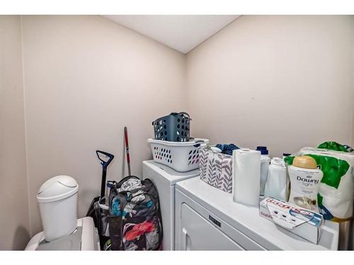 7407 36 Avenue Nw, Calgary, AB - Indoor Photo Showing Laundry Room